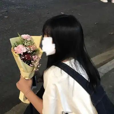 女生微信头像人带花,唯美好看的带鲜花女生头像
