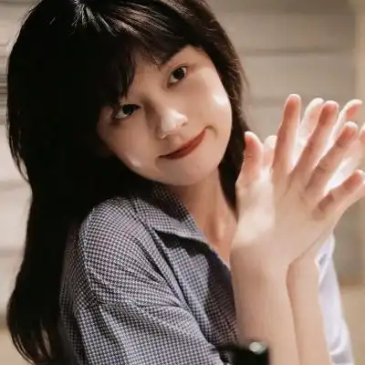 江郁推荐女头春来夏往秋收冬藏我们来日方长.
