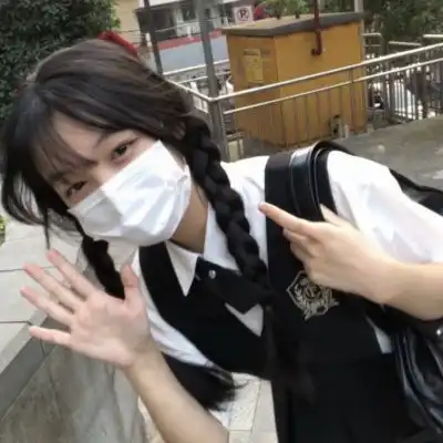 青春照片可爱女生头像
