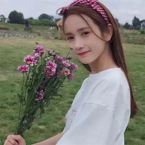 女生头像以前喜欢一个人,现在喜欢一个人
