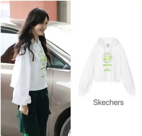 卫衣别总配裙子了,今年冬天流行卫衣整套穿,随意搭都时髦
