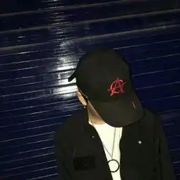 落寞帅气的男生伤感微信头像有意境的显成熟的男生头像
