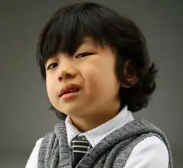 婴儿小男生适合怎样的发型
