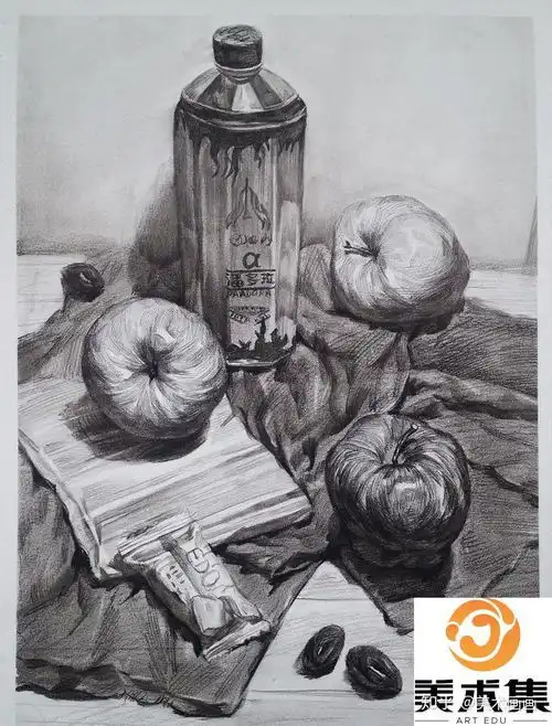 素描头像眼睛透视有哪些处理要点
