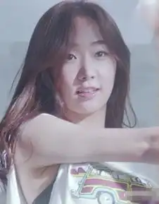 韩国女星跳楼年通过karaproject进入大家视线
