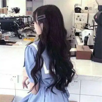 清新女生背影头像,喜欢一个人太累了所以要静一静了
