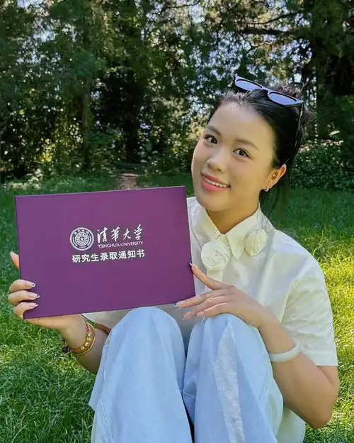 杨倩晒清华通知书,进校园摆拍超开心再续三年在清华园的日子
