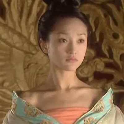 女星抽烟镜头battle倪妮风情万种媚态十足,赵丽颖简直孩子气
