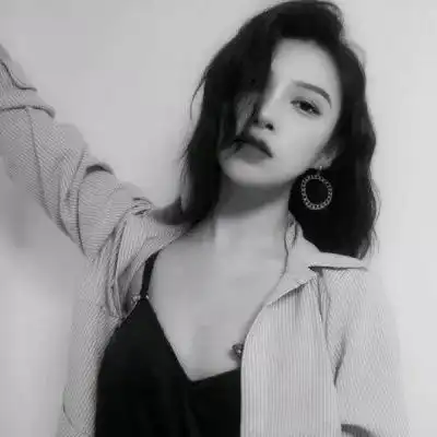 女生头像伤感黑白女头

