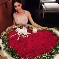 女生用别人送的玫瑰花做头像微信头像图片大全
