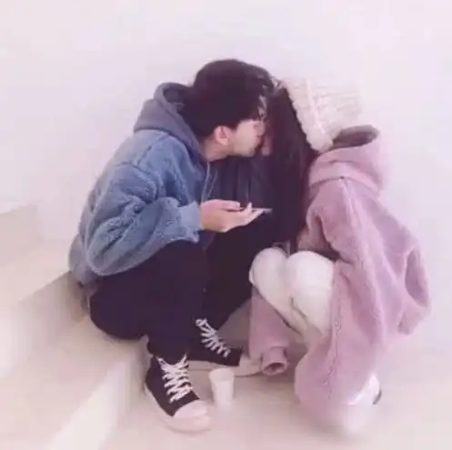 情侣第一次kiss,男票若有这3操作恭喜丫头,捡到宝了
