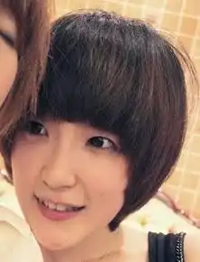 这个人是谁我只记得她是个女的,总是扮成男的,我有她图片
