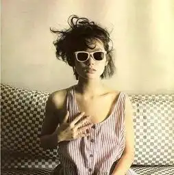 她是胡歌的女神,16岁出道,霸屏24年,53岁依旧风情万种...
