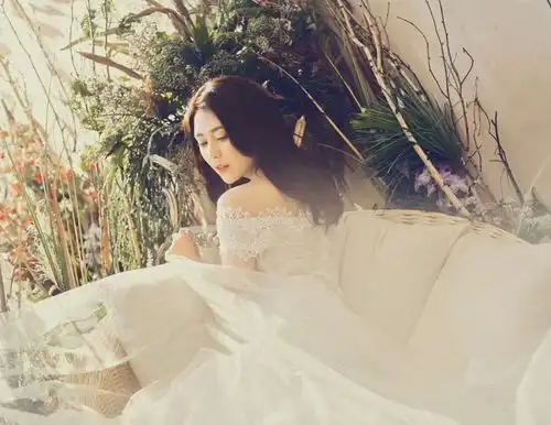 白色情人节福利黎一萱穿白婚纱纯洁无瑕,好美腻
