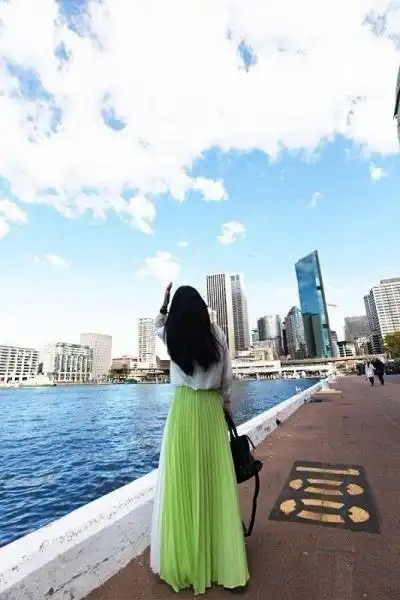 网恋漂亮女友,一年内换50个男朋友,男友们却丝毫不知情
