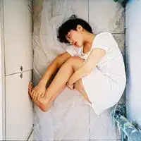 情感女生头像悲伤在,指尖肆意旳回眸
