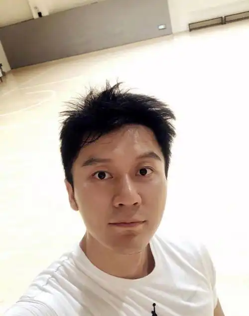 李晨获最佳前任发文为范丞丞庆生,疑与范冰冰关系缓和
