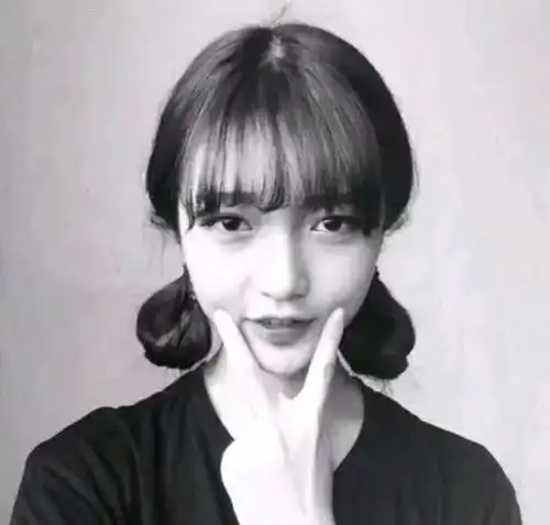 脸大的女生适合这款空气刘海吗
