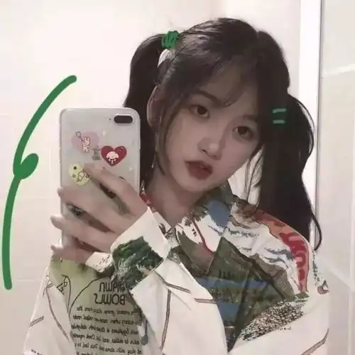 头像喜欢一个人,就是连打了个喷嚏都想报告一下
