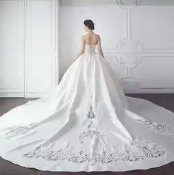 婚纱高定三件套高级新娘跟妆伴娘服
