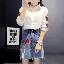 韩版长袖短款花色卡通t恤
