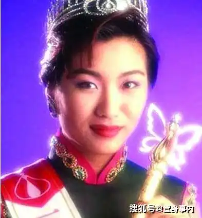 帅气的他却与最丑港姐相爱,12年后奉子成婚,网友女儿像妈

