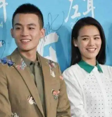 杨紫秦俊杰宣布和平分手,上个月还探班坐大腿,真和平
