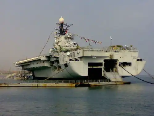 明思克航母世界
