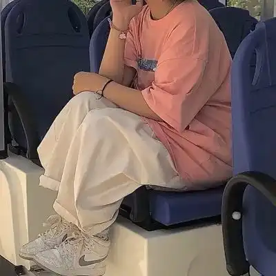 女生头像想做个温柔的大人,或某个人的小孩.
