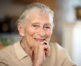 40岁后还有这5个特征的人,容易长寿,5个全有的可能是长寿体质
