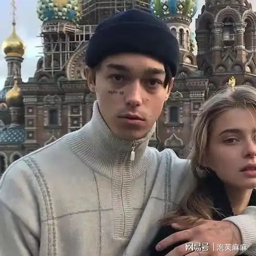 新婚夜凤凰男老公听婆婆的话,让我跪着给他洗脚,我给了他一巴掌
