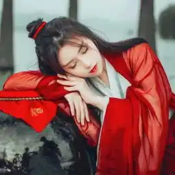 带来好运的红衣女生真人古风微信头像2018几斤几两心知肚明
