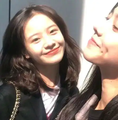 头像生活葬了童真,物欲脏了灵魂
