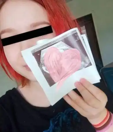 俄罗斯13岁少女怀孕,声称10岁男孩是父亲,然而生父另有其人
