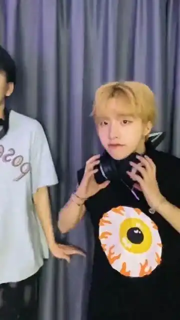 天生奶狗的男人,即使动作沙雕,还是很多人排队进鱼塘
