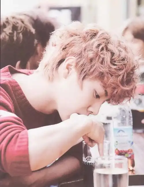 央视批娘炮风,蔡徐坤鹿晗还能接演电视剧吗
