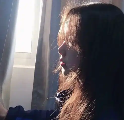 女生头像我知道你会来所以我在等.
