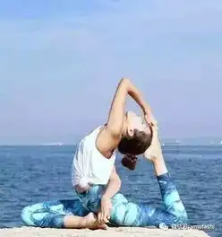 练瑜伽的女人,是最美的花
