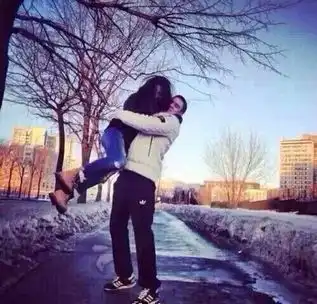 qq非主流风格情侣图片灿烂旳笑是你不知道旳痛
