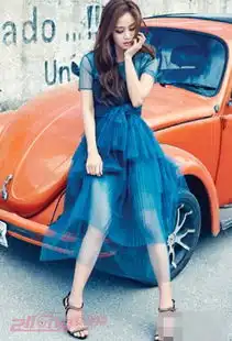 金泰熙最新写真连衣裙搭配展现夏日浪漫风情
