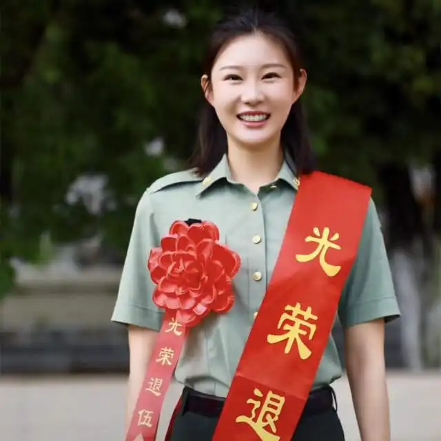 网红阿爽公开背后男人对方为国家队员却被嘲,两人相差12岁
