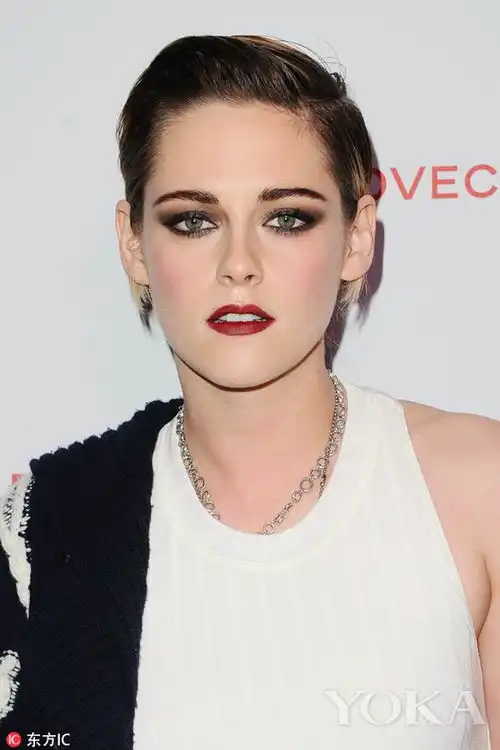 杜鹃也青睐的时尚大片妆容,教你妆出高级厌世脸
