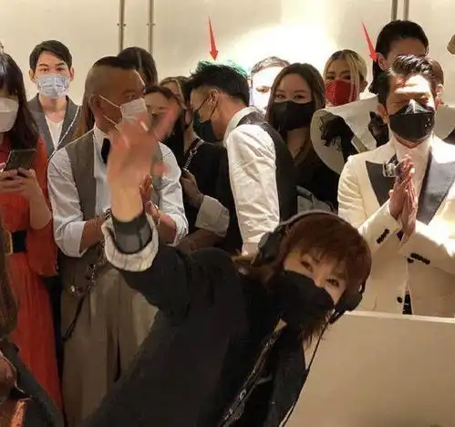 郭富城晒张曼玉林嘉欣合照,57岁张曼玉状态好,皮肤白皙不见皱纹
