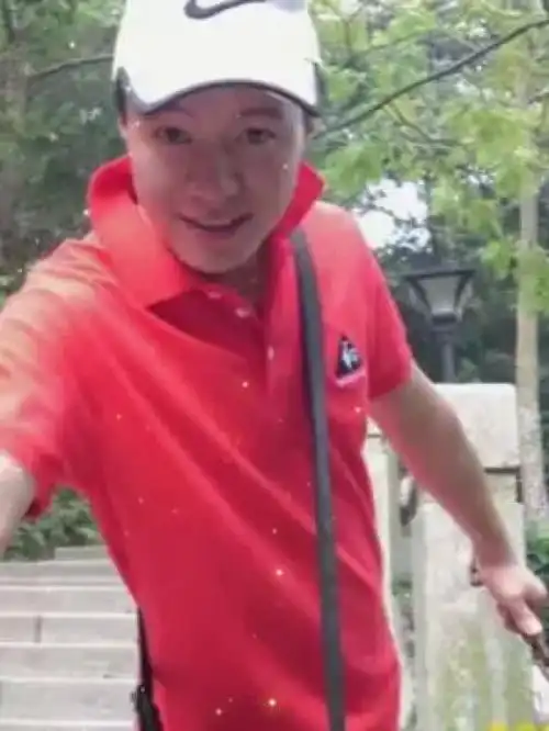 十年前我还不胖,还不是中年油腻大叔那是我再也回不去的青春致80后的我们青春的样子感谢每个阶段不同的自己
