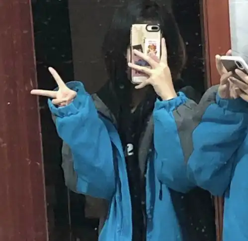 ins甜丧冷淡风女生头像2

