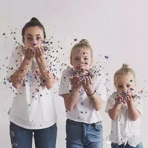 是妈妈也是少女,有点温柔还有点酷
