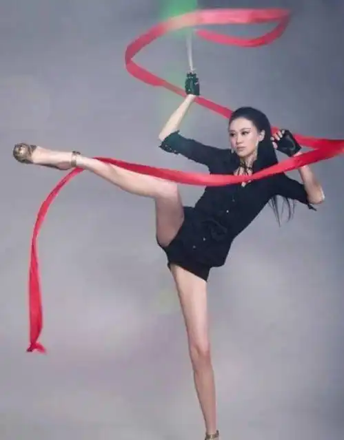 这位戴家妹子曾是中国艺术体操第一美女,如今是娱乐明星
