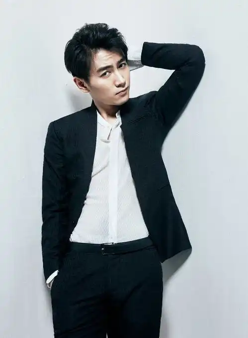 陈晓西服造型一览,从俊朗少年到魅力大叔,男性魅力让人招架不住
