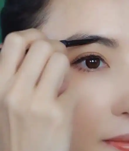 原来大美女都是这样化妆的,1分钟教你成功get张柏芝同款港风妆容
