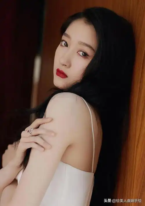关晓彤异域风手绘
